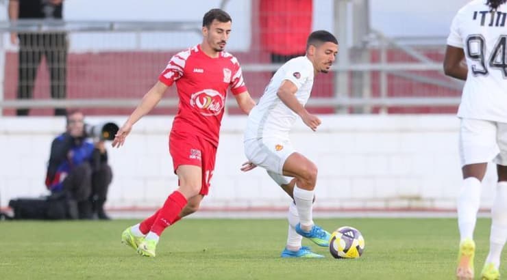 עילאי חג'ג' מנסה לברוח לאלון אזוגי