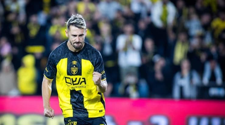 עומר אצילי חוגג