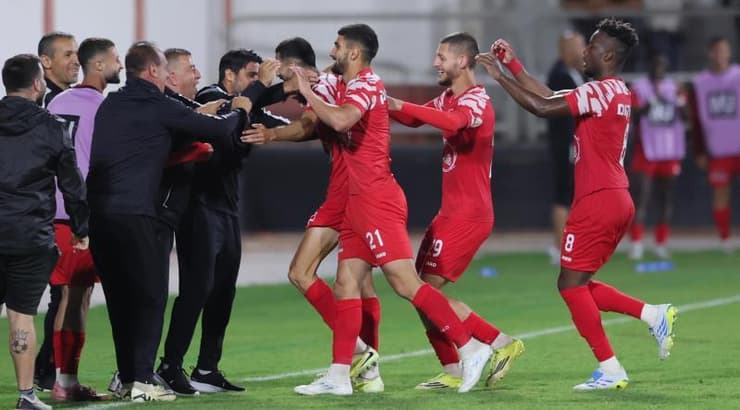 מוסטפא שייח יוסף רץ לחגוג עם אוהד קדוסי