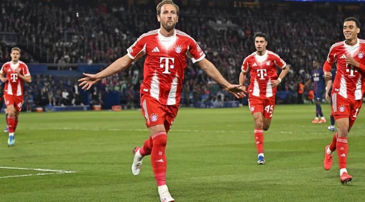 הארי קיין חוגג עם חבריו