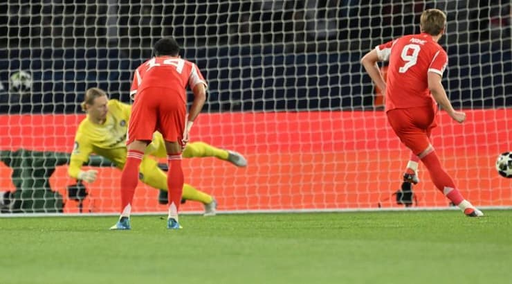 הארי קיין בועט את הפנדל