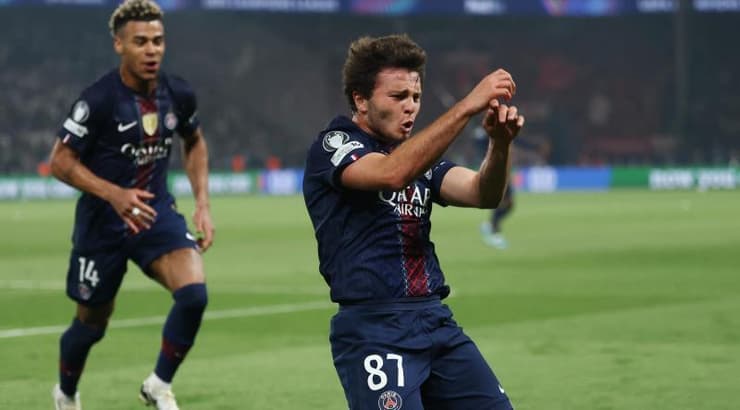 ז'ואאו נבש שמח