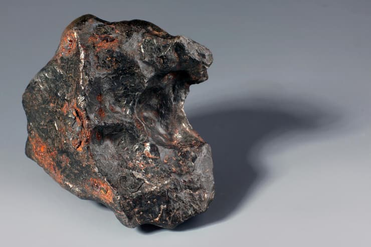 עקבות של לוסנדיילט זוהו לראשונה לפני עשרות שנים, בשרידי המטאוריט "קניון דיאבלו" שפגע בכדור הארץ לפני כחמישים אלף שנה. המאובן