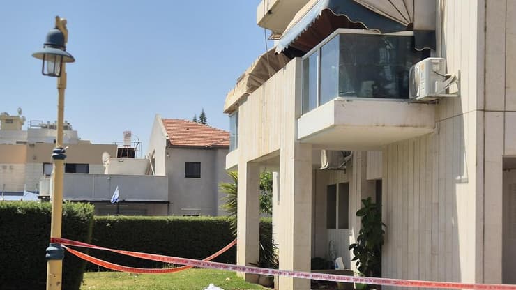 הבניין שממנו קפץ הגרוש (צילום: יריב כץ) זירת ההתאבדות