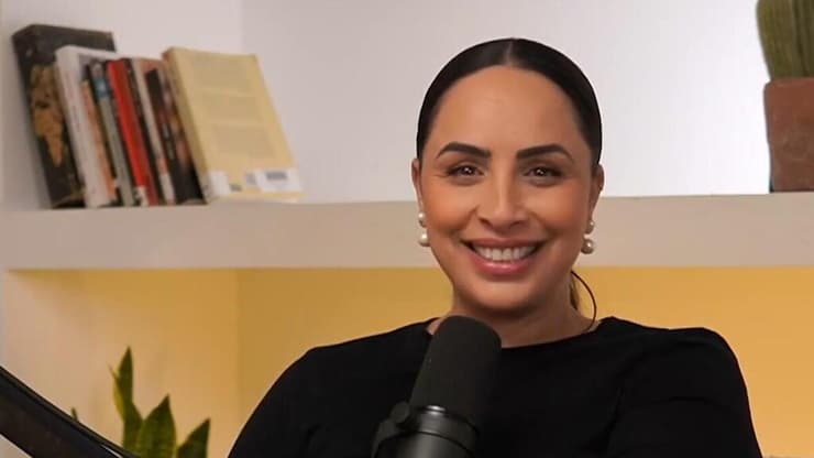 אפרת לקט, אמא מאמנת בפודקאסט "הורות באמת" (קרדיט: bizi.podclub) אפרת לקט, אמא מאמנת
