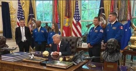 צוות ארטמיס 2 בביקור בבית הלבן