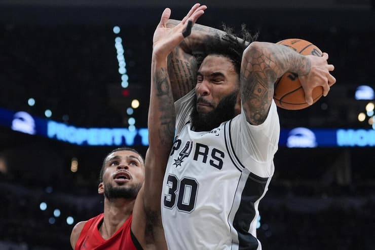 שמפני בדרך לעוד דאנק אדיר