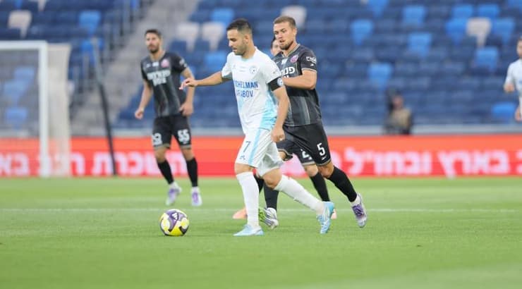 גיא חדידה עם הכדור