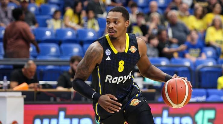 לוני ווקר בפעולה