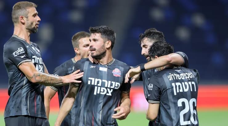 לירן רוטמן חוגג עם חבריו