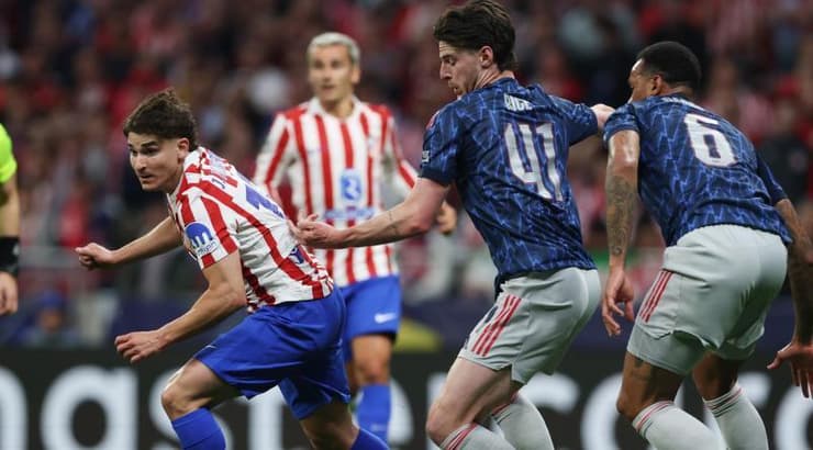 חוליאן אלברס בניסיון הבעיטה