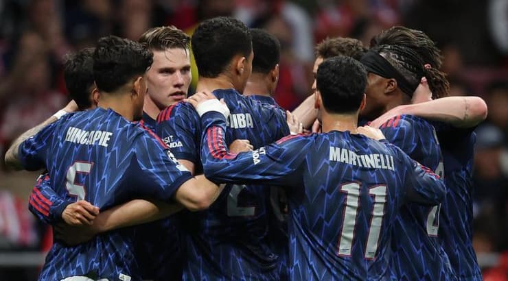 שחקני ארסנל חוגגים