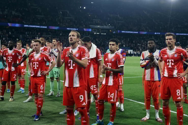 קיין ושחקני באיירן מנסים לעכל את התוצאה הסופית, כמו כולנו