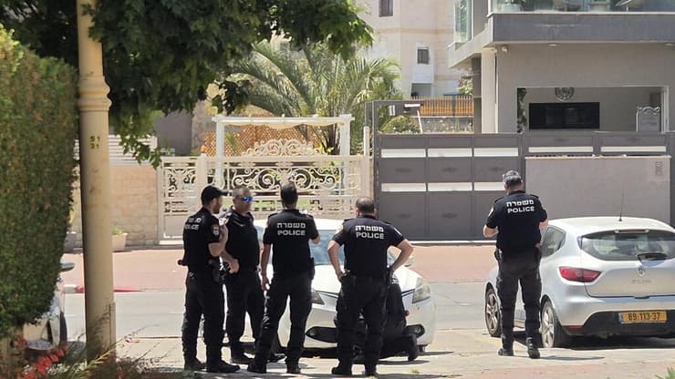 כוחות משטרה בזירה