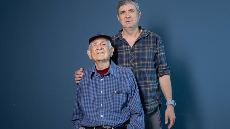 עזרא ומיכאל יכין