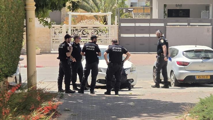 כוחות משטרה בזירה