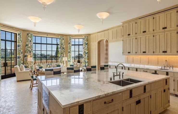 האחוזה של משפחת המלוכה הקטארית אל ת'אני ב בל אייר ב לוס אנג'לס