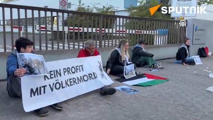 פעילים פרו פלסטינים חסמו מפעל נשק בברלין במחאה על אספקת אמצעי לחימה לישראל