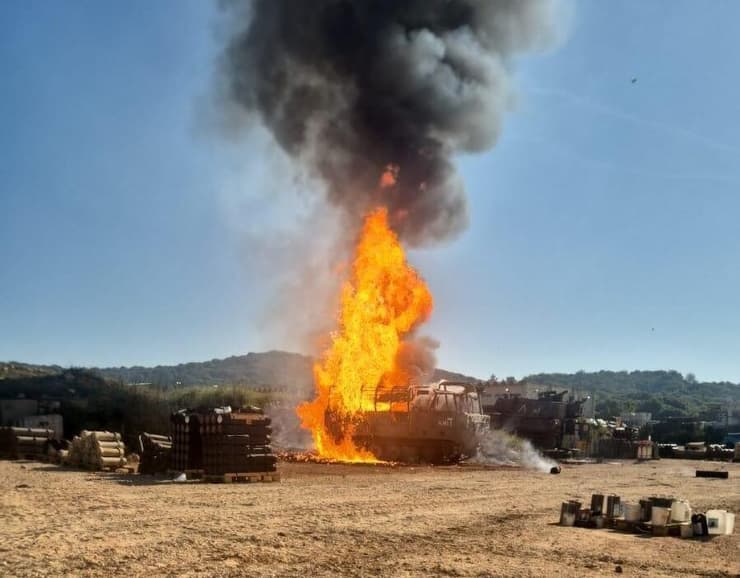 רגע הפגיעה הישירה של הרחפן בנגמ"ש אלפ"א (צילום: שימוש לפי סעיף 27א' בחוק זכויות יוצרים) פגיעה ישירה ברכב צה"לי