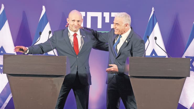 בנט ולפיד. "מיד אחרי האיחוד הרמתי אליהם טלפון ואמרתי 'בואו נמשיך לשתף פעולה'" (צילום: דנה קופל) נפתלי בנט ויאיר לפיד