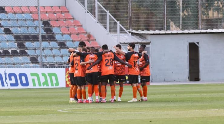 שחקני הפועל כפר שלם