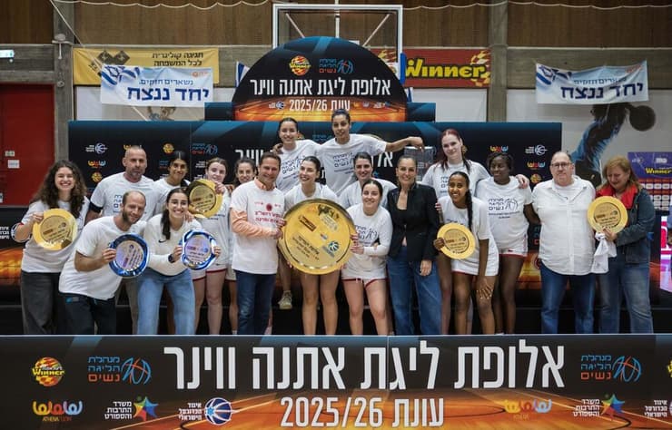 שחקניות ראשל"ת חוגגות את התואר