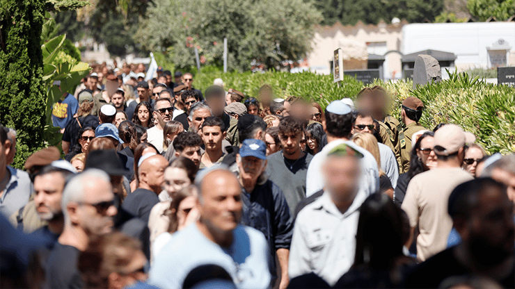 הלוויתו של סמל ליאם בן חמו בבית העלמין הצבאי בהרצליה
