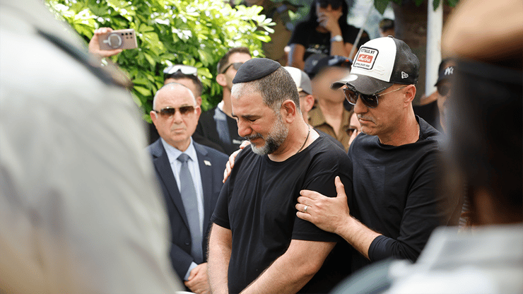 הלוויתו של סמל ליאם בן חמו בבית העלמין הצבאי בהרצליה