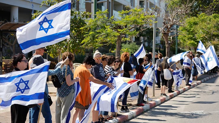 הלוויתו של סמל ליאם בן חמו בבית העלמין הצבאי בהרצליה