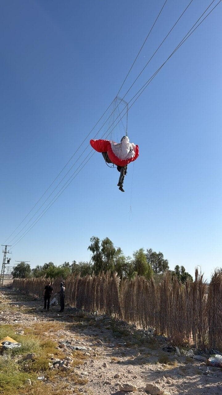 גבר צנח ונתקע בחוטי חשמל