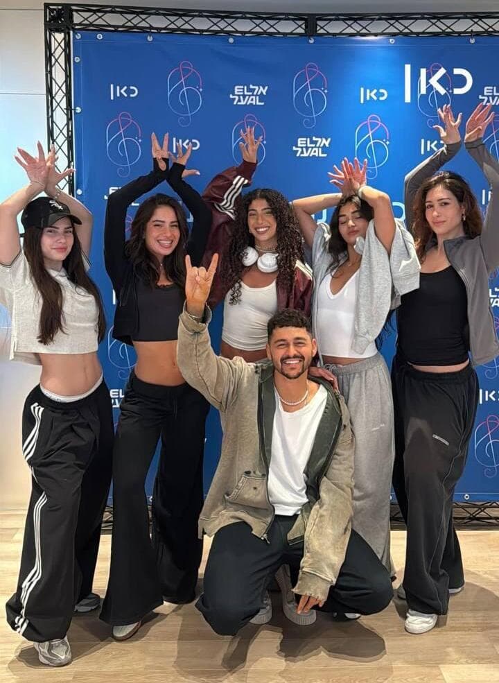 נועם בתן וצוות הרקדניות של אירוויזיון 2026