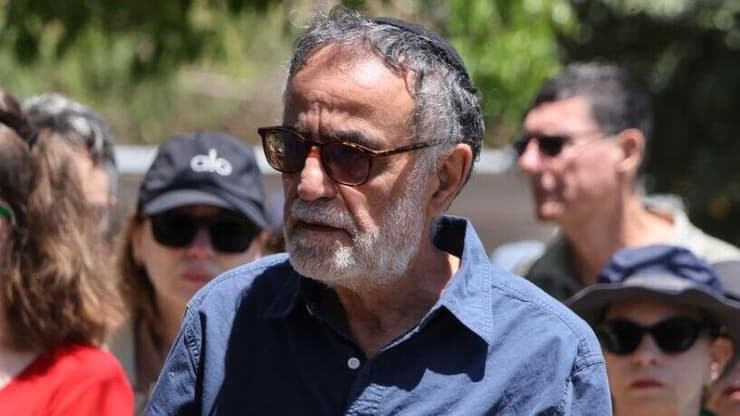 אהוד בנאי
(צילום: מוטי קמחי) אהוד בנאי. מתוך לווייתו של יאיר גרבוז