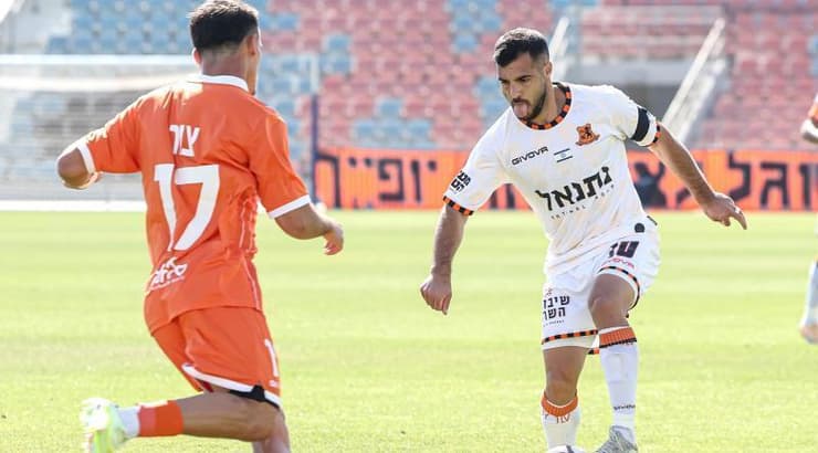 שגיא דרור עם הכדור