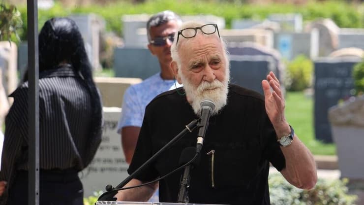 דני קרמן. מתוך לווייתו של יאיר גרבוז