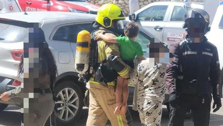 חילוץ ילדים ומשפחות משריפה בבאר שבע