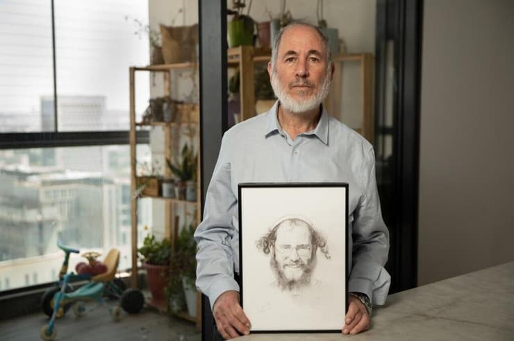 "כל קריאה מטלטלת אותי מחדש". הרב פוגל עם איור של בנו ידידיה פוגל ז"ל