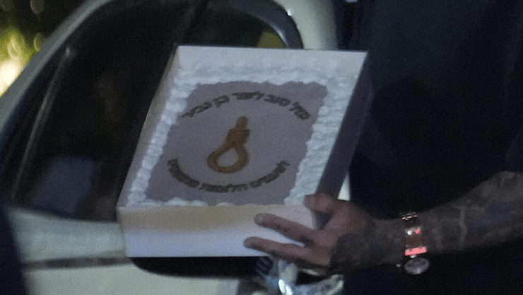 עוגת יום ההולדת של השר לביטחון לאומי