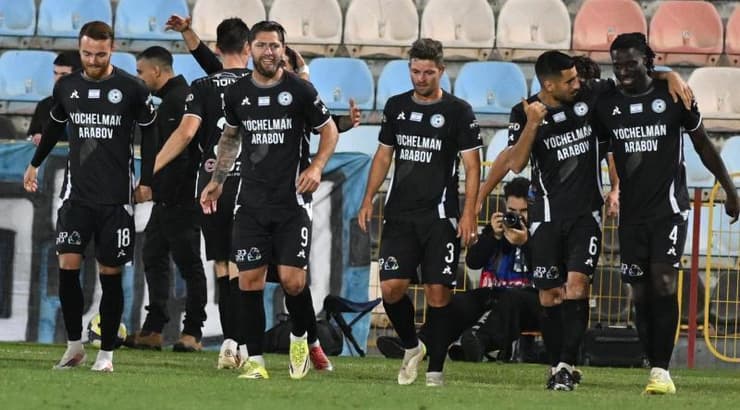 שחקני עירוני טבריה חוגגים (ראובן שוורץ) שחקני עירוני טבריה חוגגים