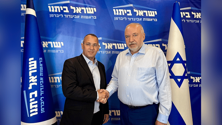 שרון שרעבי, ממובילי המאבק להשבת החטופים, מצטרף למפלגת ישראל ביתנו