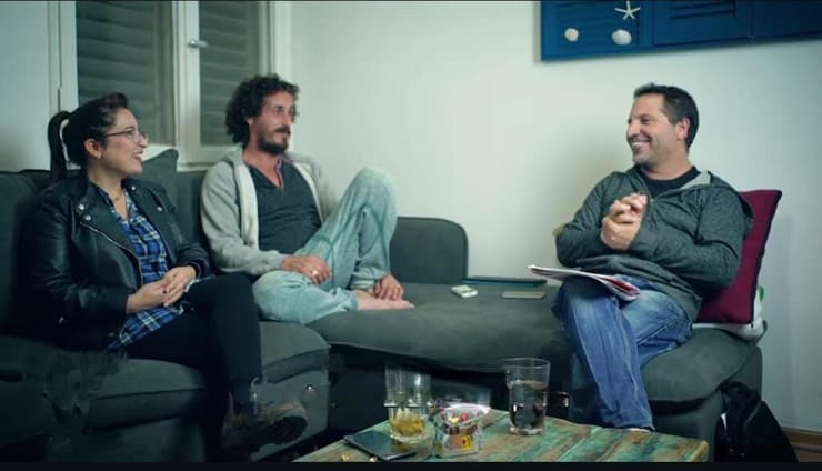 משפחת מילואימניק עם מלווה מטעם עמותת "הבית"   