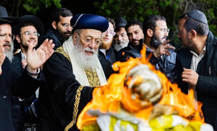הרב עמאר בהדלקת עדות המזרח במירון (צילום: חיים טויטו) הרב עמאר בהדלקת עדות המזרח במירון