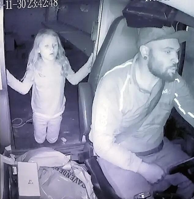 תיעוד מרגעי חטיפה רצח של  את'ינה סטרנד בת ה-7 ב טקסס ארה"ב 2022