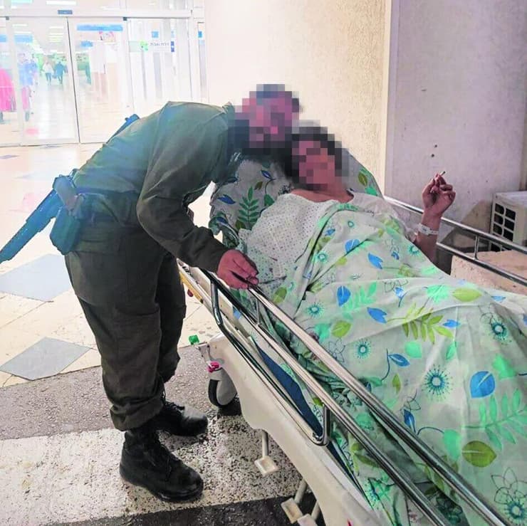 רס"מ (מיל') א', חובש בגדוד תותחנים, ורס"ר (מיל') מ', ממחלקת הלוגיסטיקה בגדוד