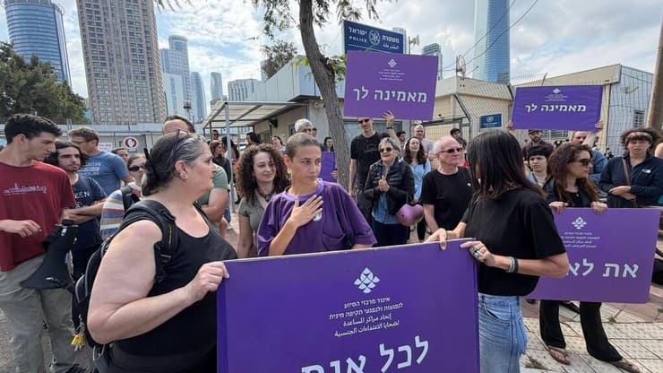 תומכים ליוו את נעמה שחר לעימות במשטרה: "יש הלך רוח שונה בציבור" (צילום: קובי קואנקס) נעמה שחר לפני העימות