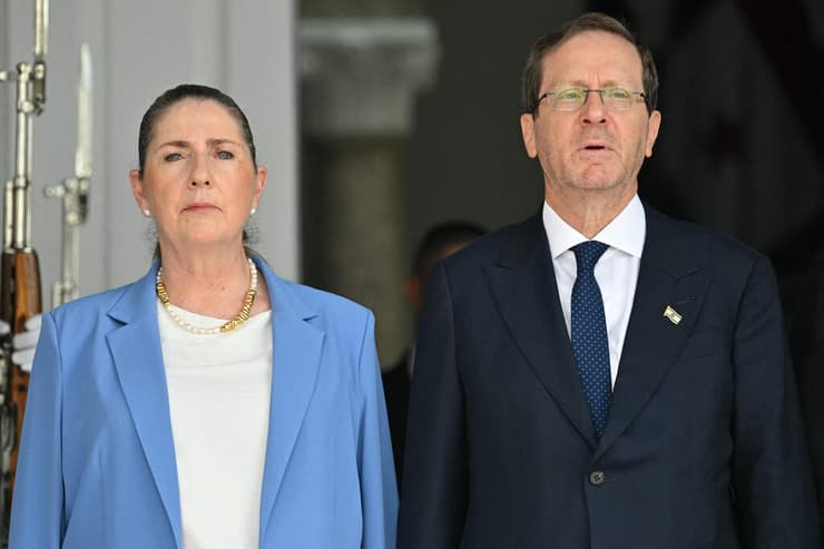 הנשיא הרצוג ורעייתו מיכל נוחתים בפנמה