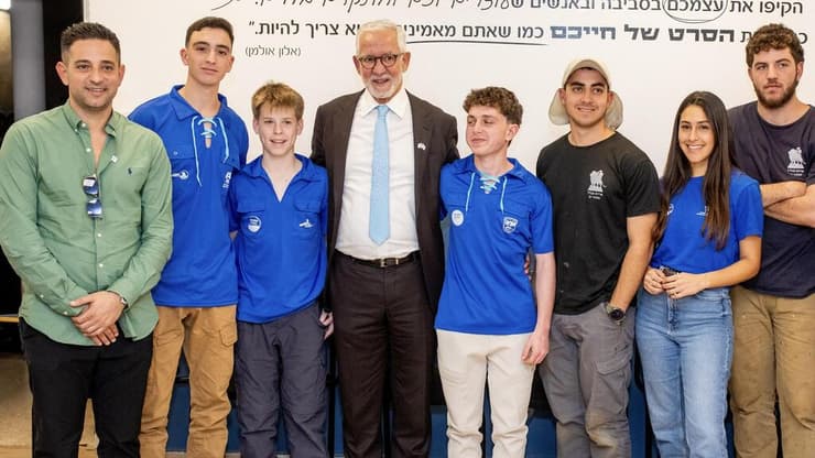 חיים טייב ותום פרוחי עם ילדי תנועת נואר השמור
