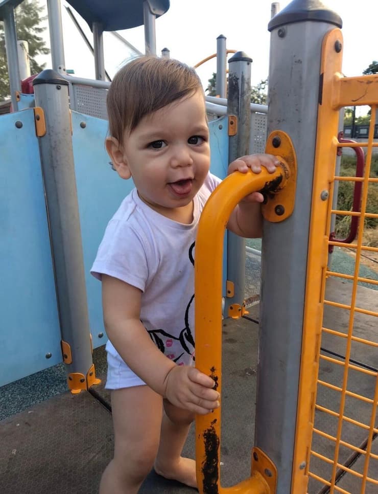 גיא ספיר לפני שהתחשמל בבית המלון של רשת פתאל באילת