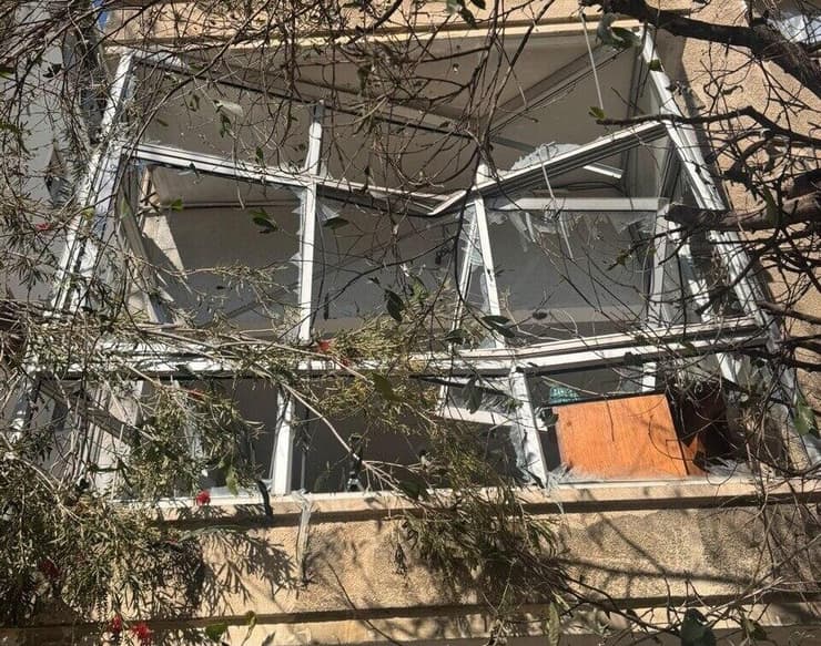 הבניין בו התגורר שרגא צייגר מתל אביב שביתו נפגע פגיעה ישיר מטיל אריאני ופונה מביתו