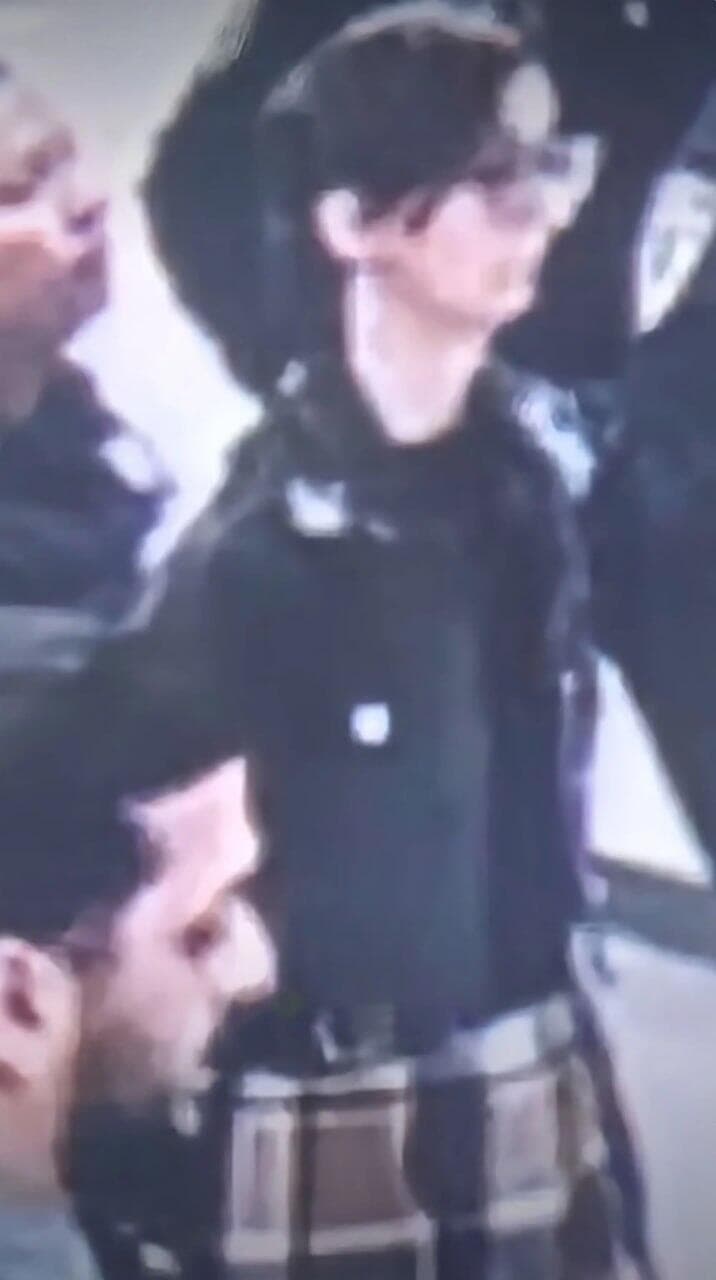 ארה"ב קייסי קלאסן התחזתה ל תיכוניסטית נרשמה ל בית ספר נכנסה לכיתות