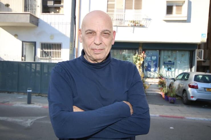 שרגא צייגר מתל אביב שביתו נפגע פגיעה ישיר מטיל אריאני ופונה מביתו